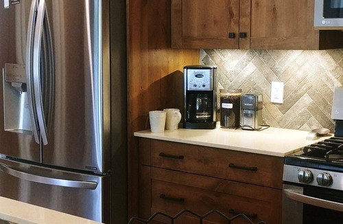 Sun Peaks House | Casa Corea at Echo Landing, 2 bedroom, 2 bathroom townhome, private garage, BBQ