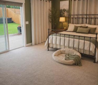 Vernon House | casa loma Okanagan Hideaway, Lake views & Outdoor Adventures