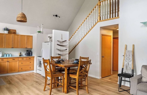 Sylvan Lake House | Casa PaLu | Walk to the Beach | A-Frame | Sleeps 8
