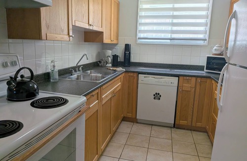 Okanagan-Similkameen House | Central 2 bedroom suite, full kitchen, living room with private entrance.