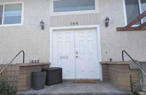 Okanagan-Similkameen House | Central 2 bedroom suite, full kitchen, living room with private entrance.