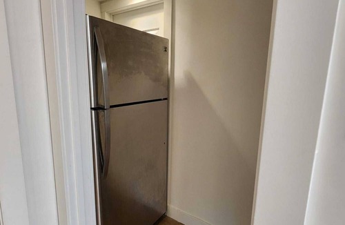 Pemberton Heights House | Central 2BR Suite Near Grouse Mountain & Lions Gate bridge Free Parking