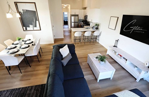 North Central Edmonton House | Central 3 Queen Beds|A/C|Double Garage|Disney+