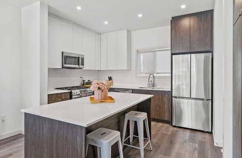 Jasper Place House | Central 3BR Townhome | Near WEM | Family Friendly