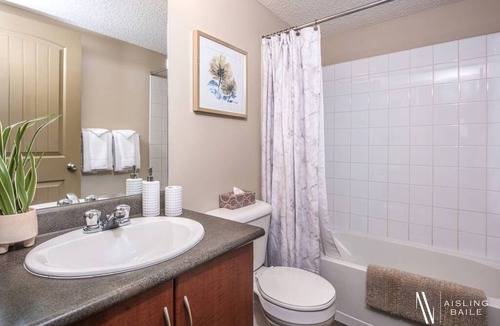 Invermere Condo | ⭐Central Ground Floor | Spacious | Pool | Hot Tub⭐