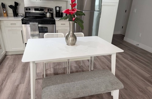 White Rock Apartment | Charming 2 Bedroom Suite near White Rock Beach