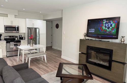 White Rock Apartment | Charming 2 Bedroom Suite near White Rock Beach