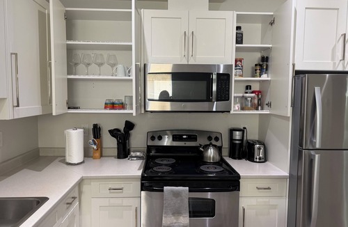 White Rock Apartment | Charming 2 Bedroom Suite near White Rock Beach