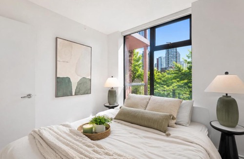 Gastown Apartment | Charming 2BR Suite in Gastown Close to Waterfront SkyTrain Station