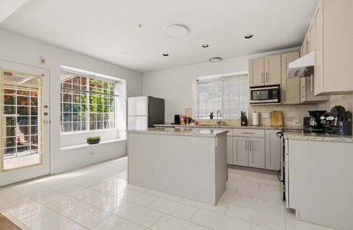 Marpole House | Charming 5BR House near Golf Course & Park