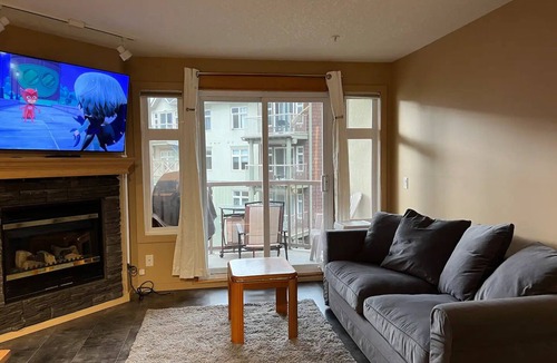 Cougar Creek Condo | Charming, Cozy 2BR for 8 - Balcony BBQ Gym Hot Tub - Quiet and convenient