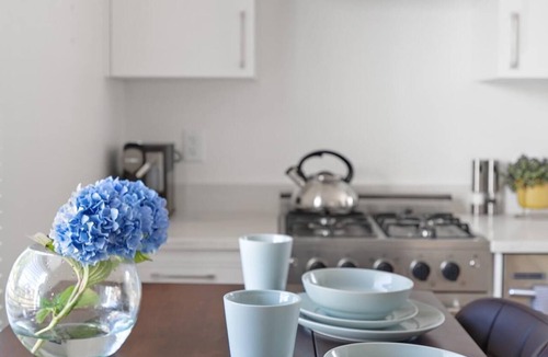James Bay House | Charming Seaside Cottage in Victoria's Historic Core