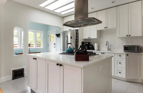 Kensington-Cedar Cottage House | Charming Vancouver 5BR Family Home w/Garden, Deck & Parking. Sleeps 12