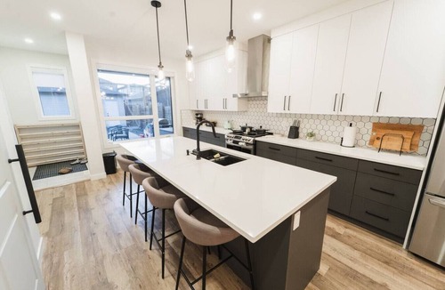 Jasper Place House | Chic Central 3BR: Martini Bar & Patio. Near DT/WEM