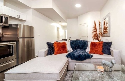 Jasper Place House | Chic Suite - Long Stays - King Bed - Fireplace &WiFi