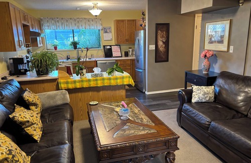 Aldergrove House | Clean safe double bedroom, comfy bed, keyless entry, no stairs, on bus routes