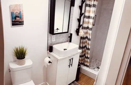 Turtle Mountain Apartment | Close to all amenities, beaches, only 30 min to Kelowna and UBC.