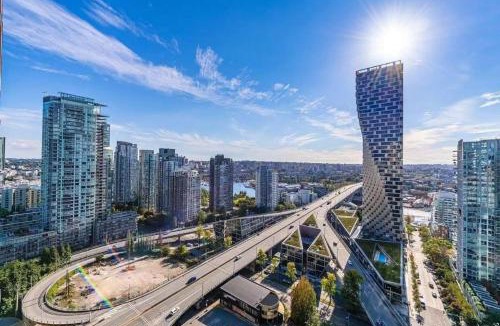 Central Apartment | close to English bay and vancouver downtown bar street