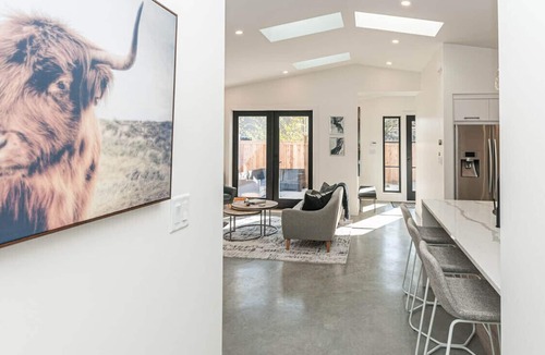 Canyon Heights Cottage | COACH HOUSE-Self Contained Oasis Just For You