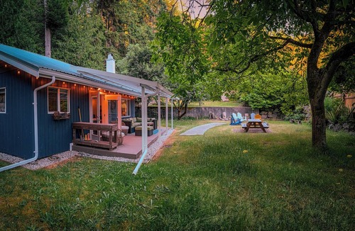 Sunshine Coast Cabin | Coastal forest cabin retreat in Pender Harbour, Sunshine Coast BC. Pet friendly!
