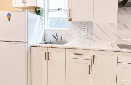 Killarney House | Comfy 2BR|3-min Walk to Bus|15-min Drive to DT/YVR