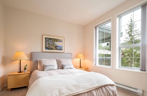 Blueberry Hill House | Cosy ski retreat with mountain views