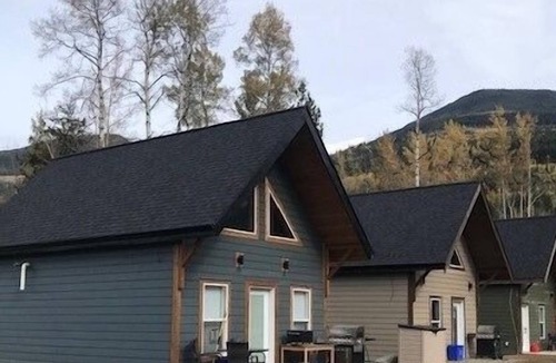 Valemount Cabin | Cougar Mountain Lodge (Cozy Mini Chalets/Cabins)