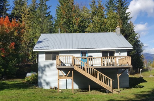Eagle Bay House | Country Cottage with enclosed yard. Quiet wooded location.