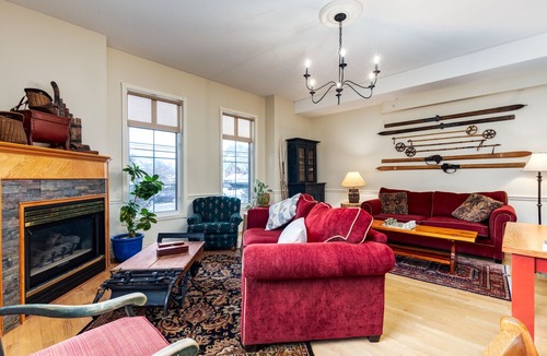 Revelstoke Bed & Breakfast | Courthouse Inn - Queen (3)