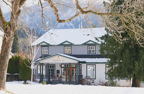 Revelstoke Bed & Breakfast | Courthouse Inn Revelstoke - Queen (2)