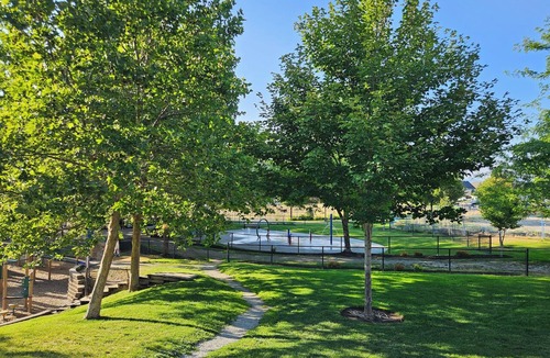 Southwest Mission House | Cozy 1-bedroom and 1 bathroom with a private entrance in Upper Mission, Kelowna
