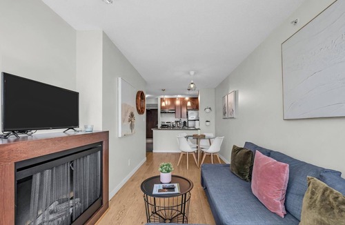 Central Apartment | Cozy 1B+2SB+1Bth fully loaded, Amenities on Point!