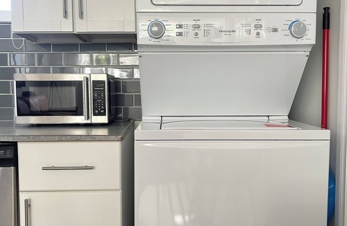 Cedarbrae House | Cozy 2 bedroom, AC, Mins to Seven Chiefs Sportplex, Off Stony Trail