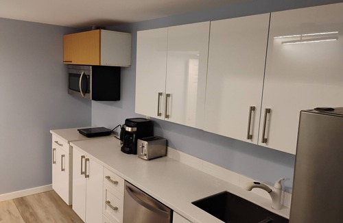 Vernon Apartment | Cozy 2 Bedrooms, Mountain View Private suite