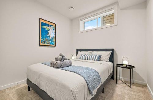 Keith Apartment | Cozy 2BR BSMT Suite with Board Games and Netflix