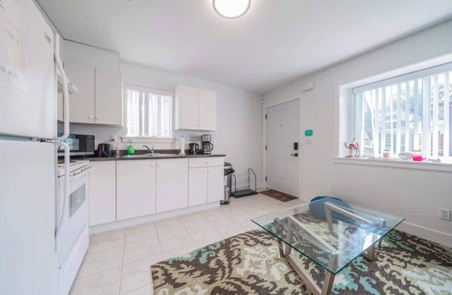 Renfrew-Collingwood House | Cozy 2BR Near Metrotown & Burnaby Hospital
