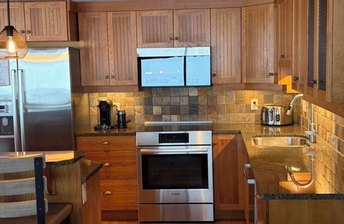 Big White Ski Resort Condo | Cozy 3-BDR Ski-In/Out Condo at Copper Kettle| Private Hot Tub & Dog Friendly