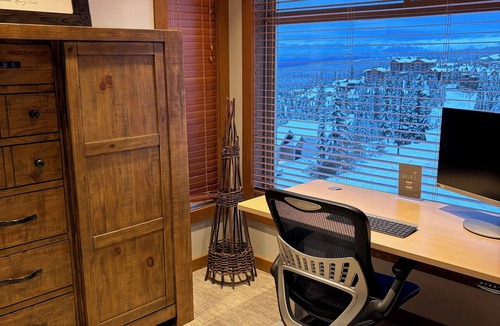 Big White Ski Resort Condo | Cozy 3-BDR Ski-In/Out Condo at Copper Kettle| Private Hot Tub & Dog Friendly