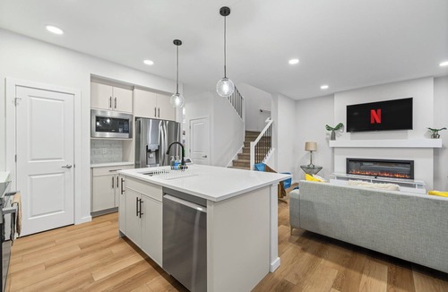 Southeast Edmonton House | Cozy 4BHK House/PEACEFUL