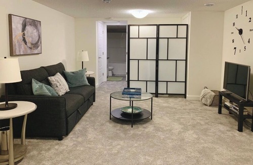 Calgary House | Cozy and Homey 1 Bedroom Basement Suite | 12 Mins to Airport