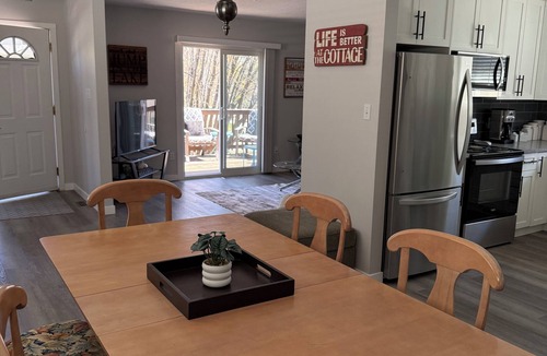 Sylvan Lake House | Cozy and Modern Lake House Gem-Steps from Beach🏖️Fire Pit🔥2 Verandas-Private yard