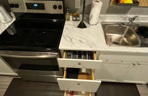 Southwest Edmonton Apartment | Cozy Basement With Seperate Entrance, 1Bed, 1Bath, and 15 minutes to the Airport