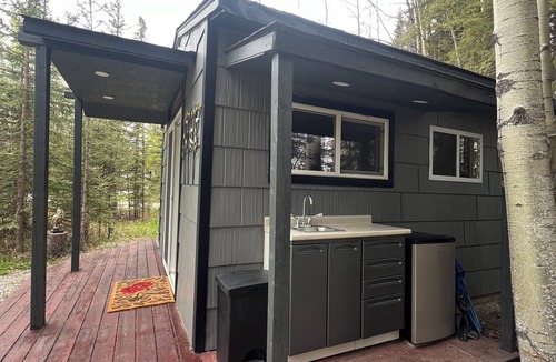 Sundre Cabin | Cozy Cabin at Hidden Gem RV Park in Sundre… Glamp with Us!