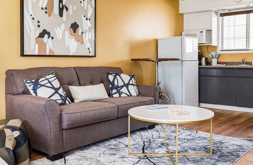 Cougar Creek Apartment | Cozy Child Friendly Studio Apartment with Two Queen Beds and Mountain Views