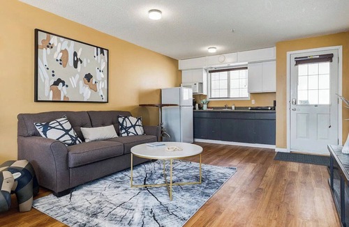 Cougar Creek Apartment | Cozy Child Friendly Studio Apartment with Two Queen Beds and Mountain Views