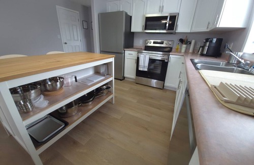 Rutland House | Cozy Comfy Family Friendly Centrally Located Home in Wine Country