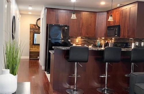 Sicamous Condo | Cozy condo with mountain views