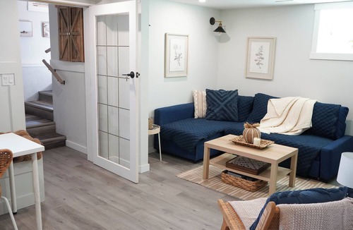 South Central Bed & Breakfast | Cozy downtown Kelowna retreat!