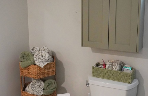 South Central Bed & Breakfast | Cozy downtown Kelowna retreat!