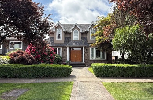 Dunbar Villa | Cozy Escape 2 Bedroom Lower Suite Close to DT UBC & Airport